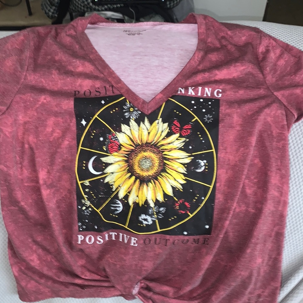 Graphic tee v-neck size L/G (11-13) never worn no holes or tears